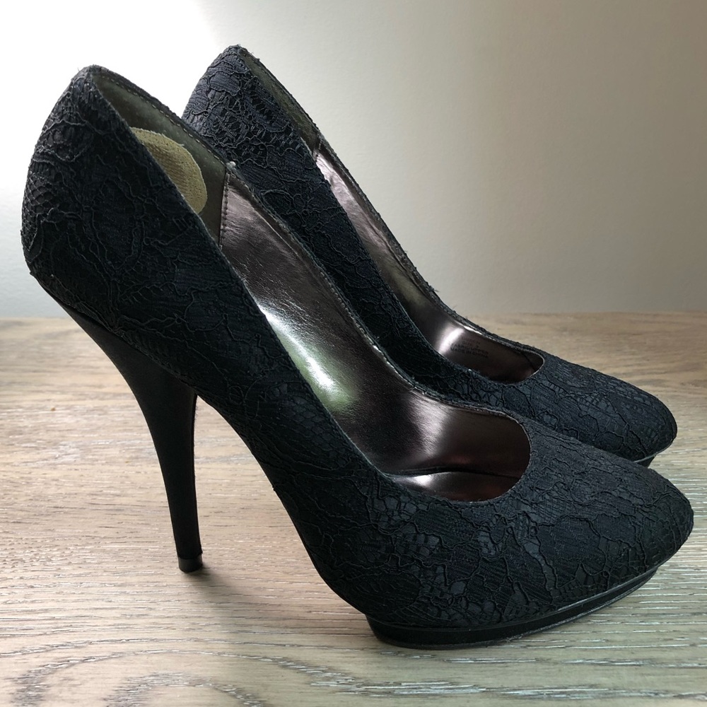 BCBG Max Azria Ogden black pumps 9